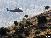 Helicóptero turco na fronteira entre a Turquia e o Iraque (foto de arquivo)