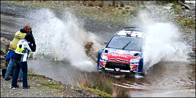 Sebastien Loeb yng nghoedwigoedd Cymru Sebastien Loeb yng nghoedwigoedd Cymru