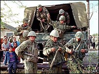 Soldados russos em Grozny, capital da Chechênia