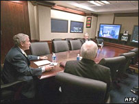 George Bush, el-Maliki'yle video konferans sistemiyle konuşuyor