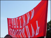 Української преси в Севастополі майже нема. Але в багатьох місцевих виданнях пишуть про насильницьку українізацію. Проти неї ж виступають на мітингах