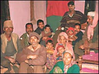 चौना गाँव का एक परिवार