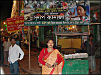 सोनागाछी की यौनकर्मियों की ज़िंदग़ी में बहुत बदलाव आया है.