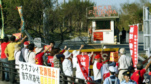 Protes warga Okinawa