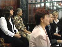 Equipe médica condenada à morte