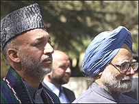 हामिद करज़ई और मनमोहन सिंह