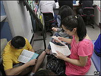 Brasileira desempregada em centro de empregos no Japão