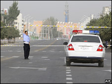 Đường phố Kuqa bị phong tỏa sau một loạt vụ nổ hôm Chủ Nhật