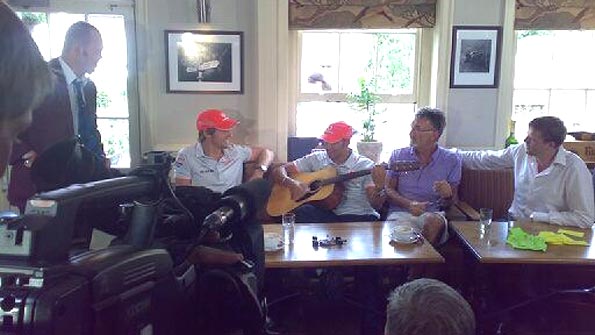 Jenson Button, Lewis Hamilton, Eddie Jordan and Jake in a pub quiz team