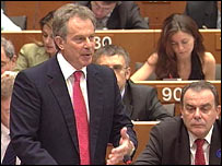 تونی بلر برای اعضای پارلمان اروپايی سخنرانی می کند