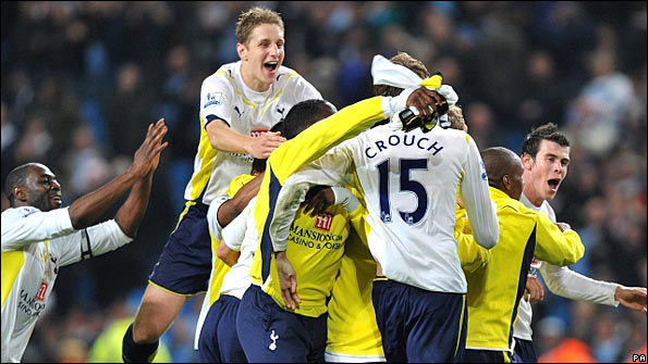 Spurs players celebrate Peter Crouch's goal
