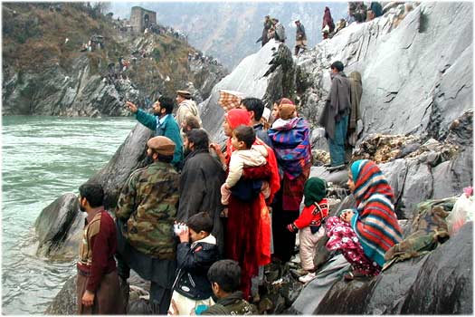 बिछड़े हुए ख़ानदानों की मुलाक़ात