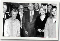 O'r chwith (cefn) Rheon Roberts, Y Parch Jen Williams, Geraint Elfyn Jones, Alun Lenny (Blaen) Siân Elfyn Jones, Y Parch T. Elfyn Jones, Fflur Dafydd, Menna Elfyn