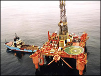 Denizde petrol platformu