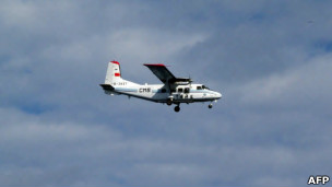 钓鱼岛上空的中国海监飞机