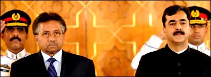 یوسف رضا گیلانی، پرویز مشرف