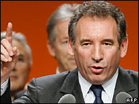 François Bayrou, candidato da UDF (União para a Democracia Francesa) à Presidência da França