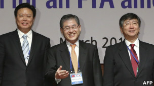 左起：俞建華、崔京林、鶴岡公二