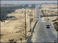 A fronteira entre Israel (lado esquerdo) e a Faixa de Gaza