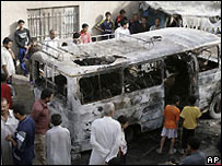 Ônibus atingido em ataque dos EUA na Cidade Sadr