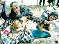 زمین کی جنگ: آذری اور آرمینیائی لوگوں کے درمیان کشیدگی برقرار ہے