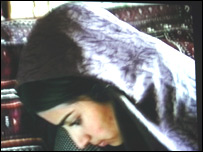  گل افروز در صحنه ای در فيلم سه نقطه