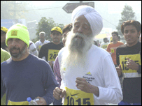 بھارتی نژاد برطانوی شہری نے بھی اس میراتھن میں حصہ لیا