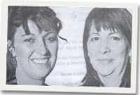 Sylvia a Julia Hughes, Pennaeth Coleg Llandrillo Dinbych yn y seremoni wobrwyo yn Llanelli