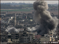 Fumaça na Cidade de Gaza após ataque israelense (Getty Images, 8/01)