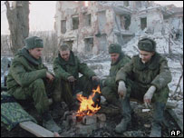 Çeçenistan'ın başkenti Grozni'de dinlenen Rus askerleri