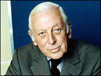 Alistair Cooke, ex-apresentador da BBC