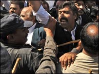 کراچی میں وکلاء کا احتجاج