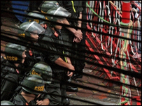 Cảnh sát chặn khu vực quanh tòa Khâm sứ cũ