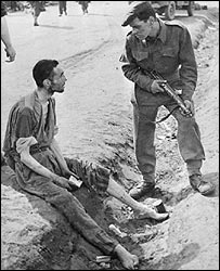 Po osvobození tábora Britové pohřbili 10 tisíc lidí v masových hrobech