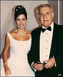 مصطفی عقاد در کنار دخترش