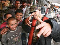 دی جی بيشو در ميان فقير کودکان کابل