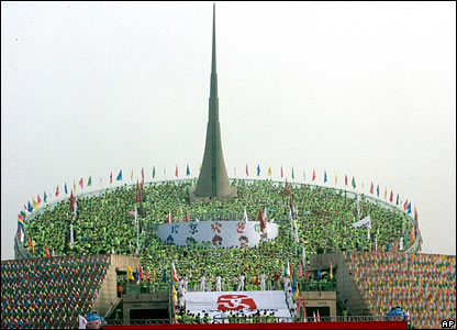 Buổi lễ tại tượng đài Thiên Niên kỷ, Bắc Kinh.