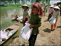 Việt Nam ngừng xuất gạo khi giá thế giới tăng cao