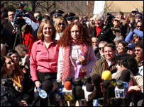 ’من و تُو‘ میں فاصلے مٹتے گئے