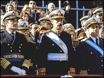 ژنرال ويدلا (نفر وسط)