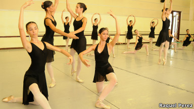 La escuela nacional de ballet en la que estudian gratuitamente un millar de niños de todos los sectores sociales es uno de los lugares que difícilmente puedan autofinanciarse.