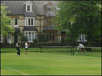 Đánh tennis ở Cambridge