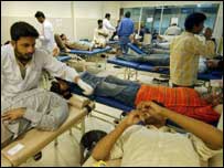 پاکستان میں ہزاروں افراد ڈینگی وائرس کا شکار ہیں 