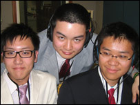 香港同学陈旭培，王艺捷和丁英瀚在BBC演播间