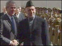 George W Bush e Hamid Karzai