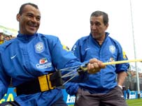 Cafu e Parreira no treino desta quinta em Weggis 