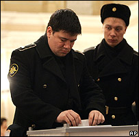 رای دهندگان روس در سن پترزبورگ