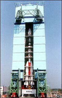 um foguete na plataforma de lançamento em Sriharikota