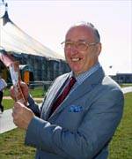 John Owen Thomas, Llanelli - cyntaf am ganu Emyn dros 60 oed.