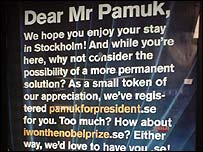 Orhan Pamuk'la ilgili reklam panosu